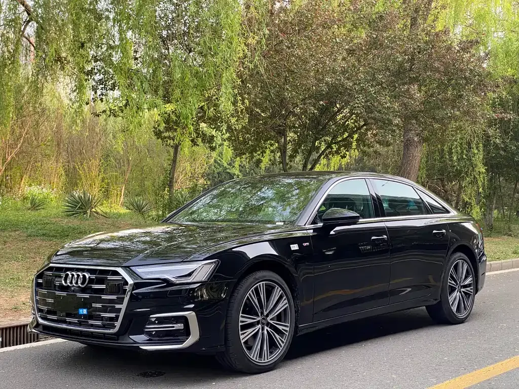 Audi A6L — фото 1