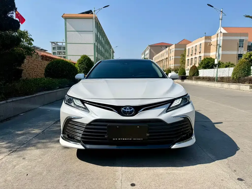 Toyota Camry — фото 2