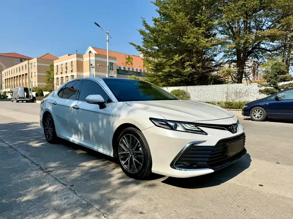 Toyota Camry — фото 7