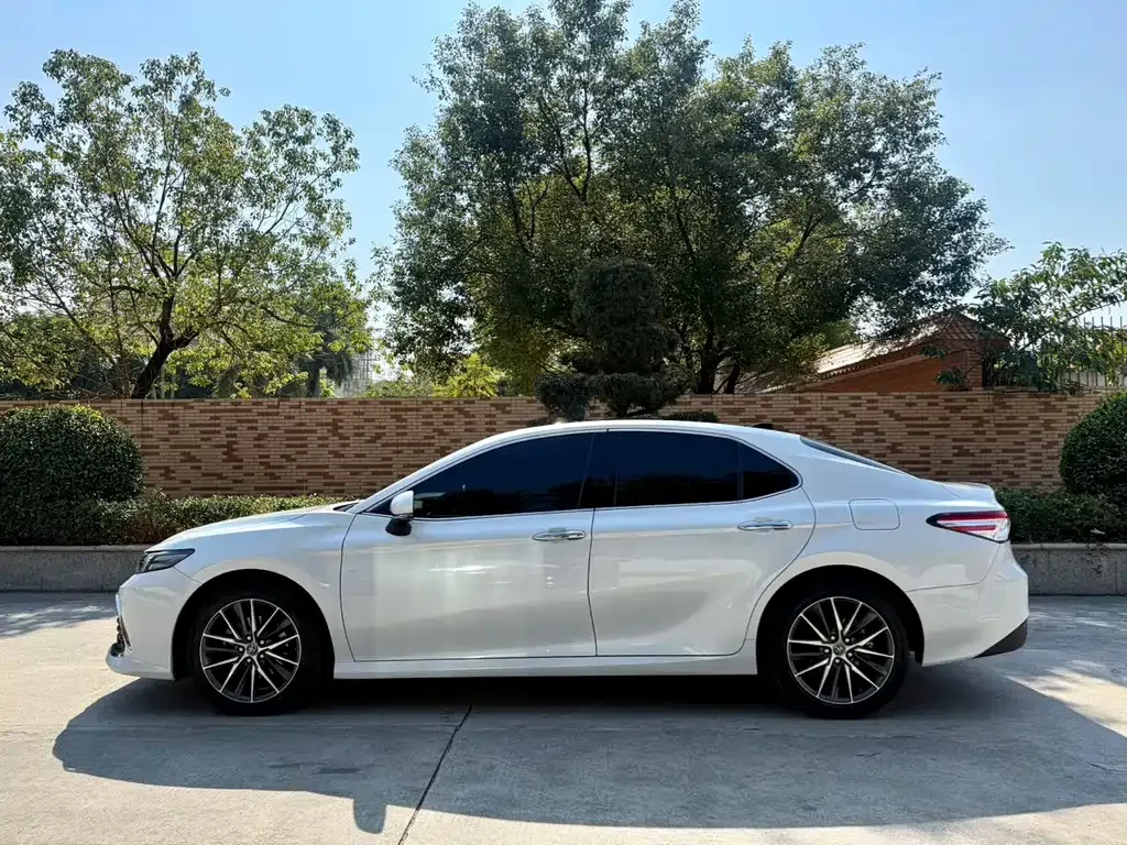 Toyota Camry — фото 8