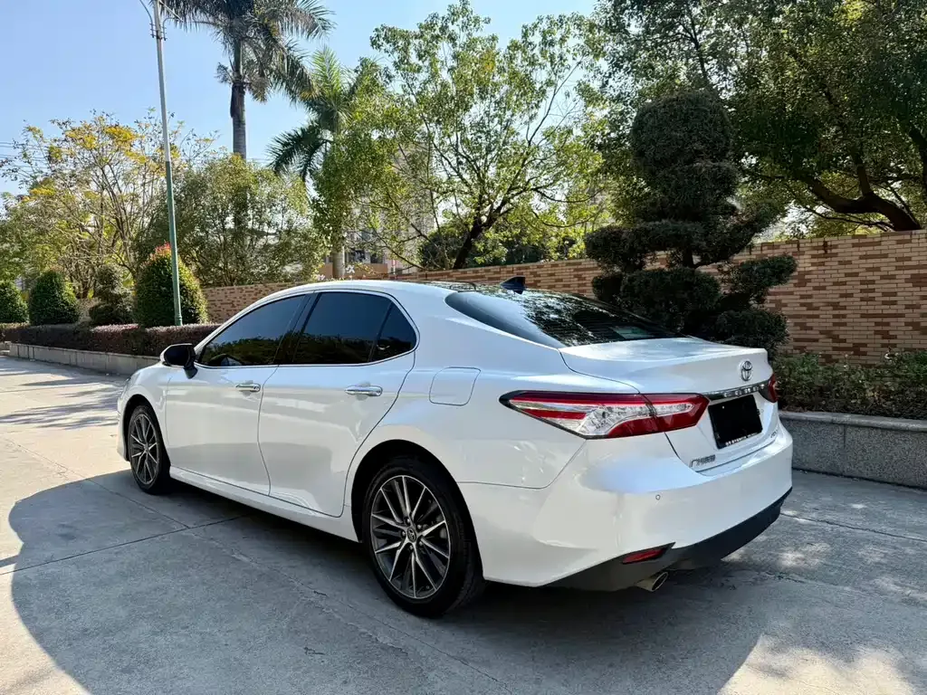 Toyota Camry — фото 6