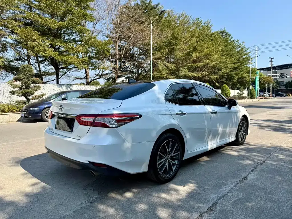 Toyota Camry — фото 10