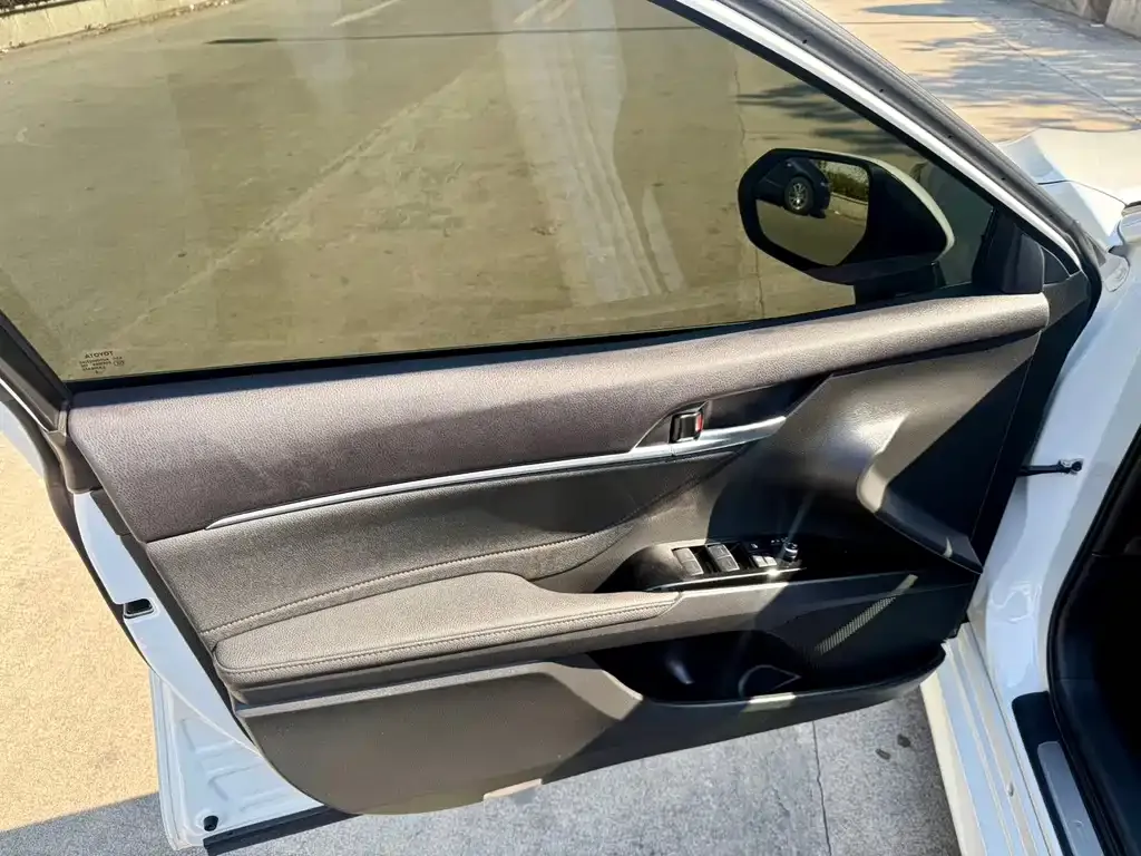 Toyota Camry — фото 5