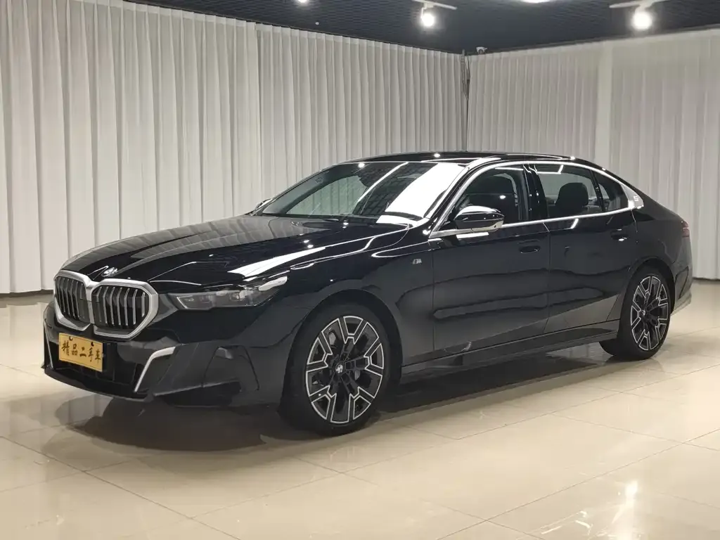 BMW 5 Series — фото 1
