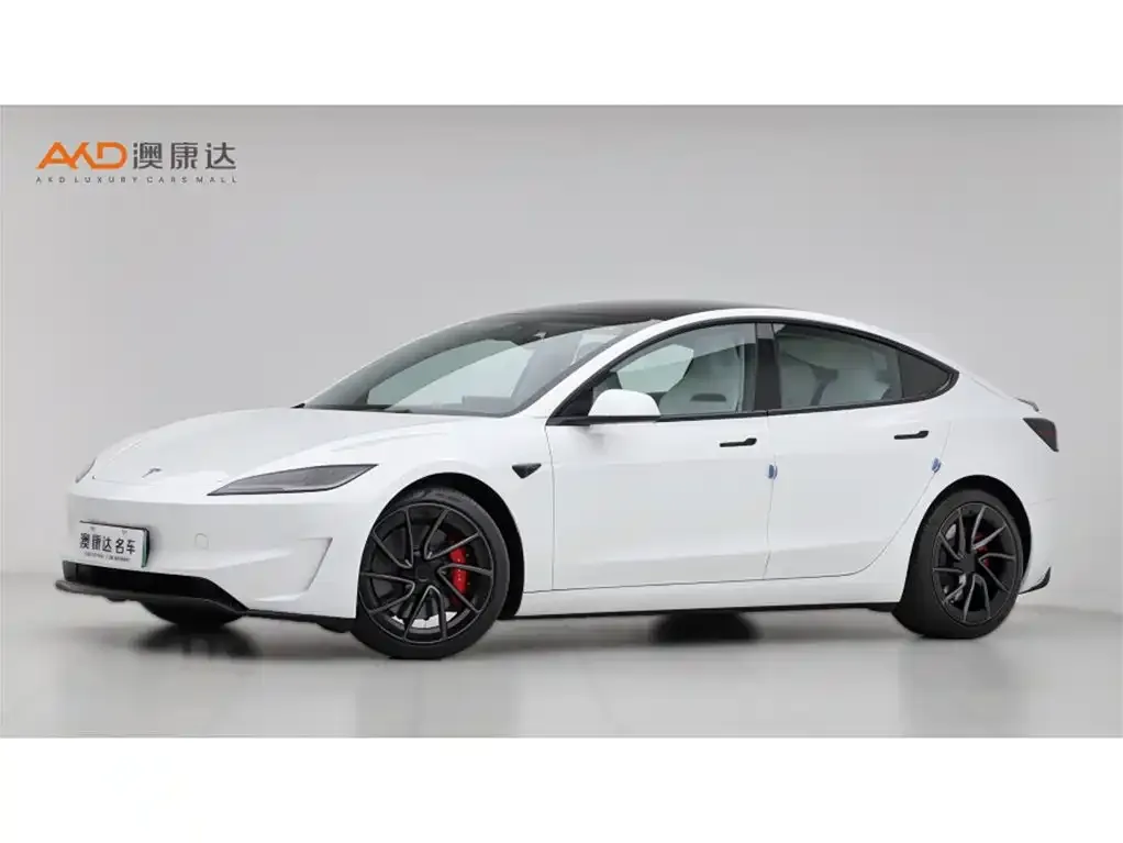Tesla Model 3 — фото 1