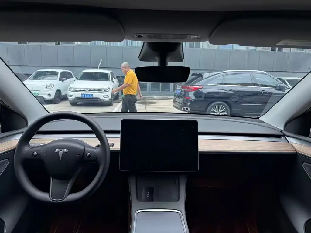 Tesla Model Y — фото 2