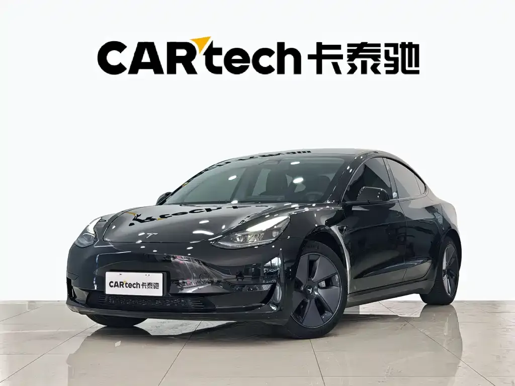 Tesla Model 3 — фото 1