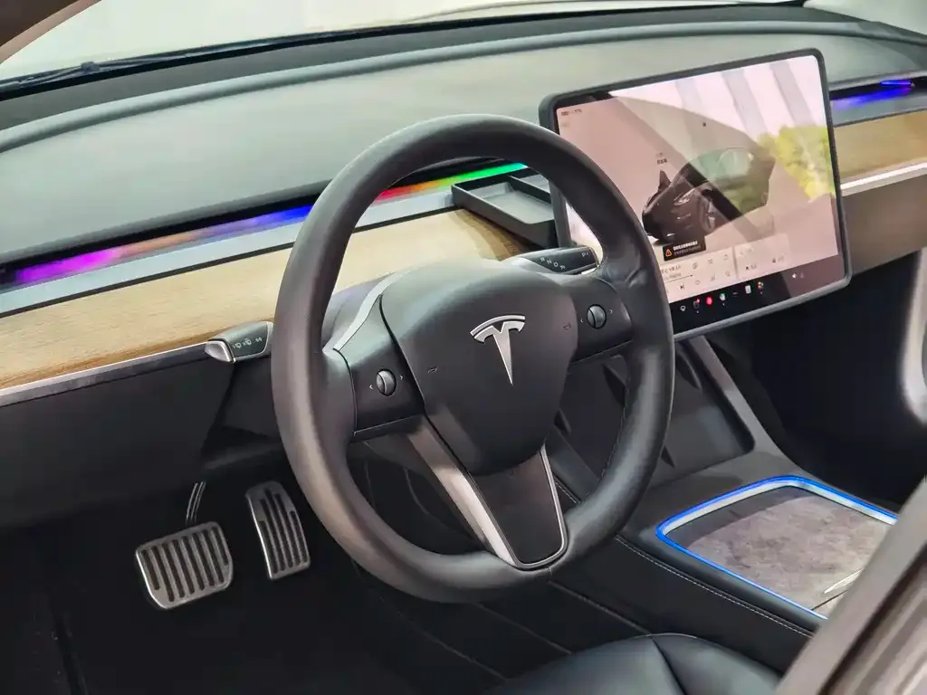 Tesla Model 3 — фото 5
