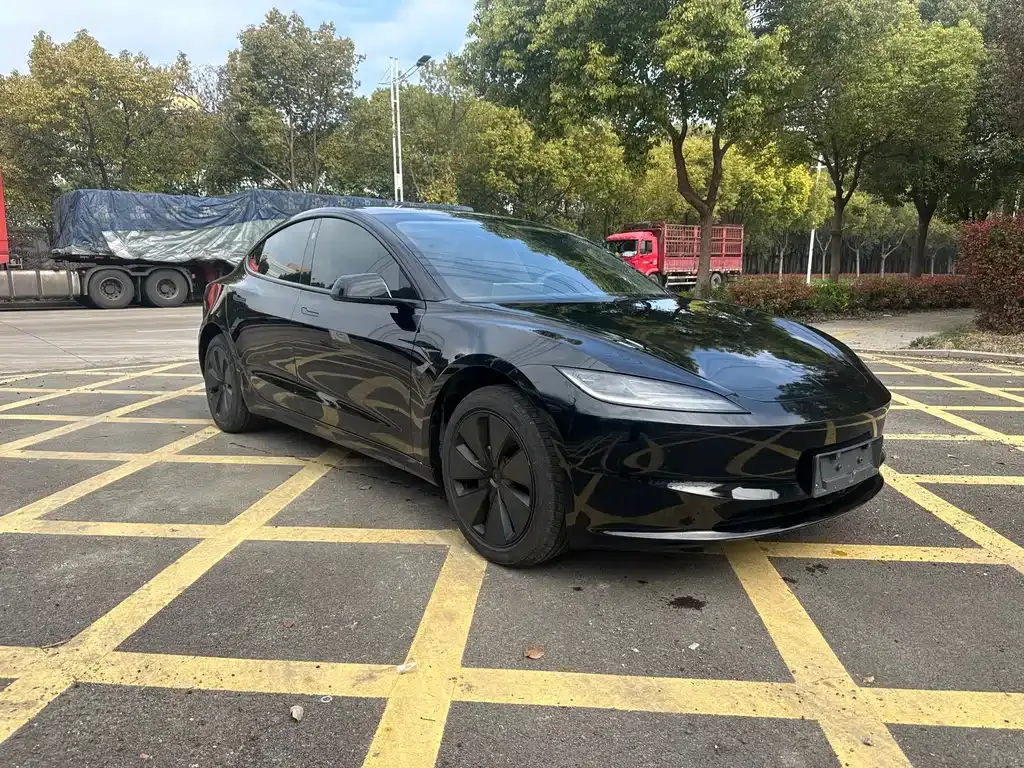 Tesla Model 3 — фото 4