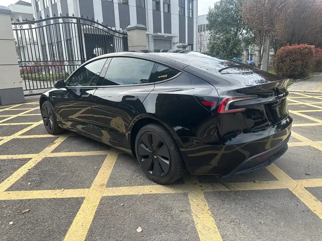 Tesla Model 3 — фото 7
