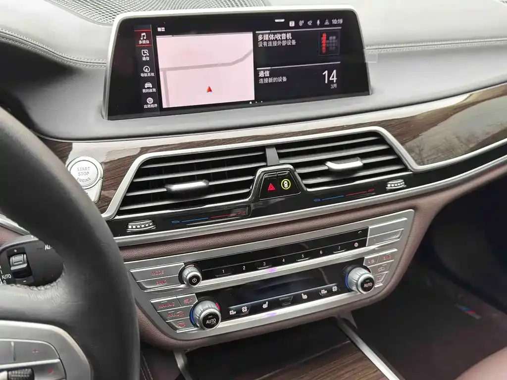 BMW 7 Series — фото 10