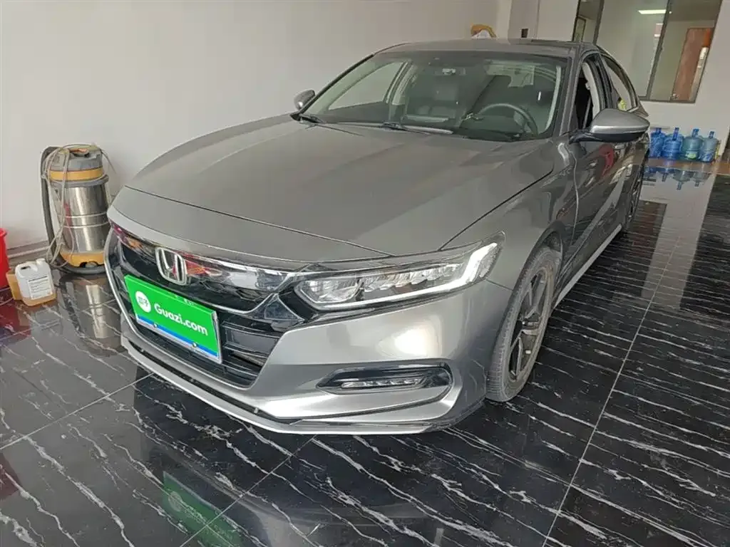 Honda Accord — фото 1