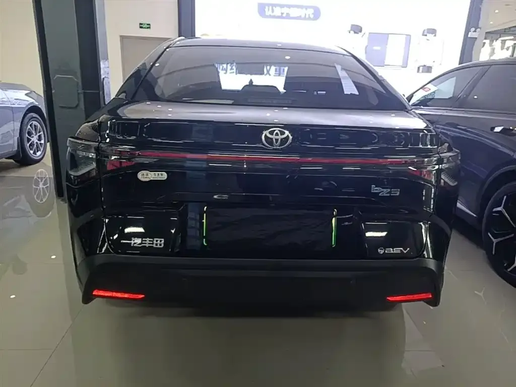 Toyota bZ3 2023 из CN, фото 3