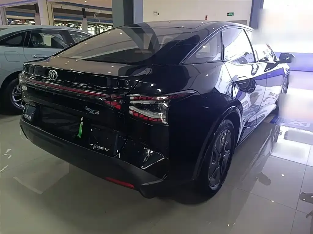 Toyota bZ3 2023 из CN, фото 4