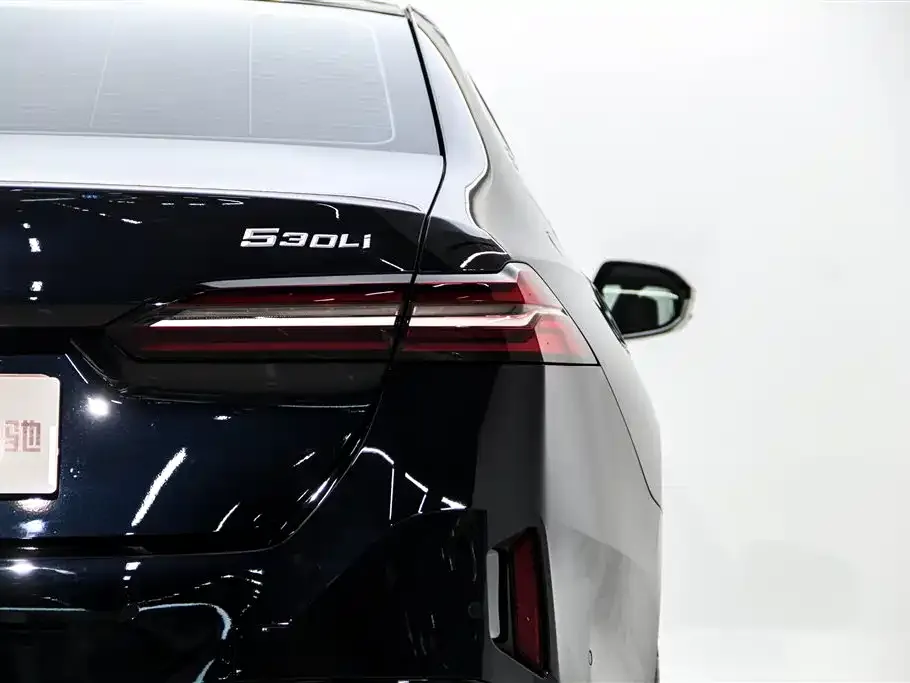 BMW 5 Series — фото 9
