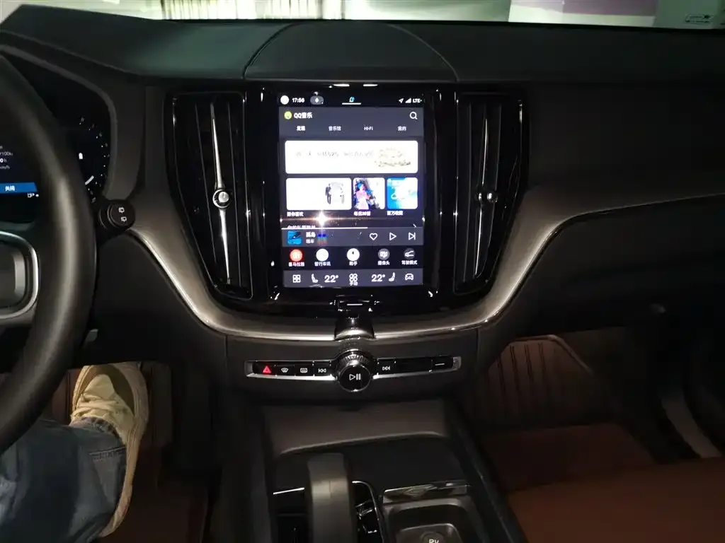 Volvo XC60 2024 из CN, фото 2