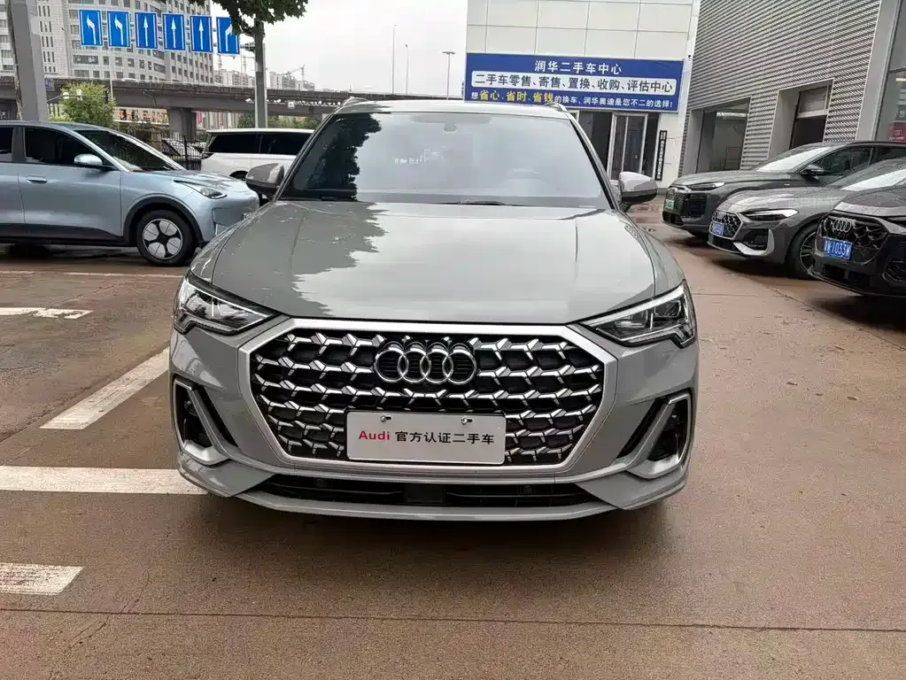 Audi Q3 — фото 1