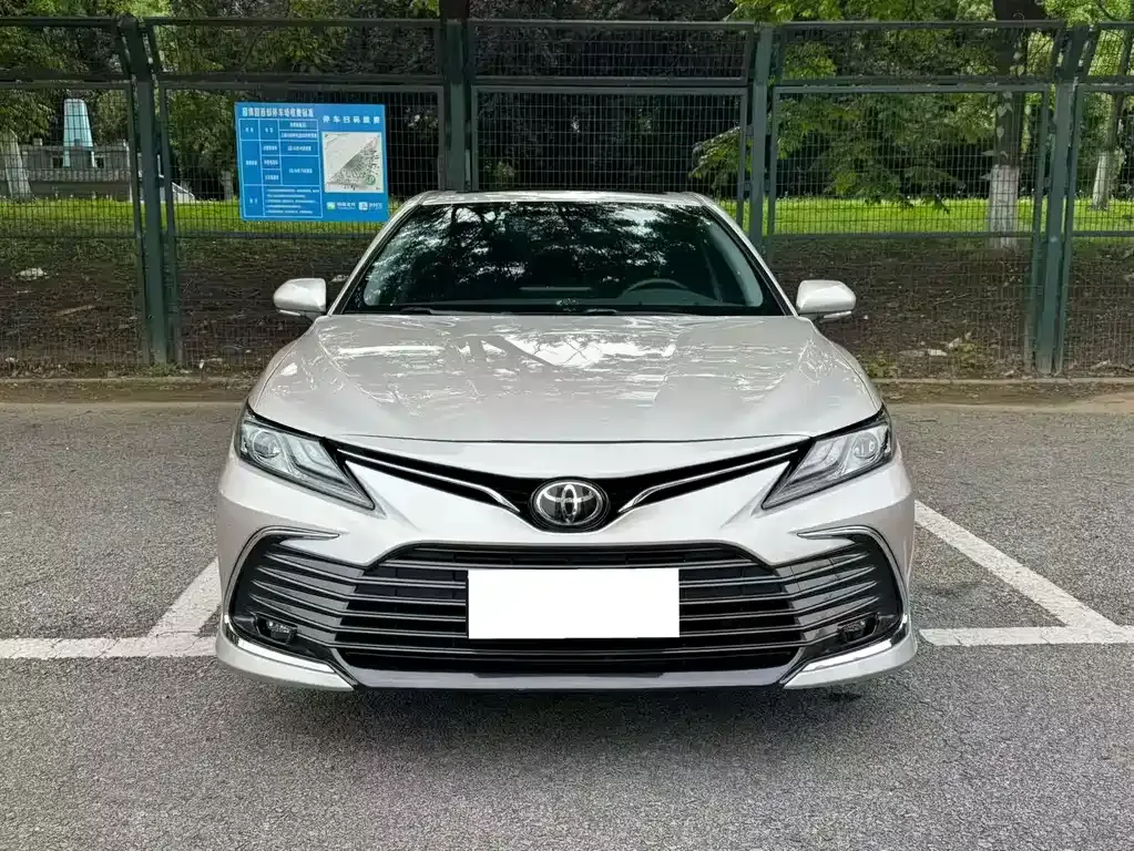 Toyota Camry — фото 8