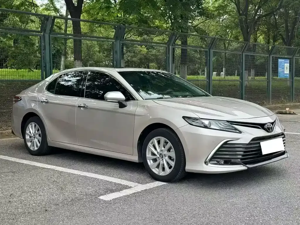 Toyota Camry — фото 7