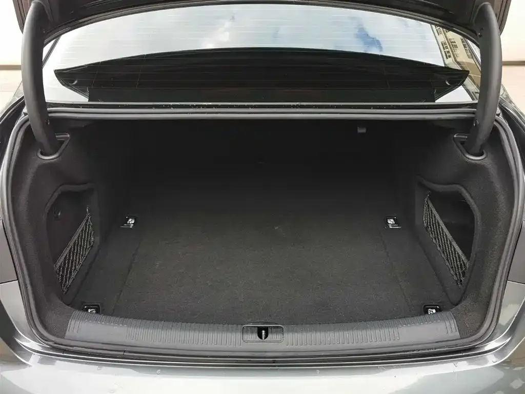 Audi A4L 2024 из CN, фото 6