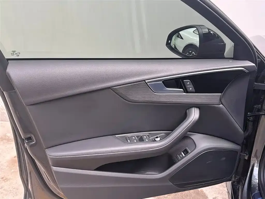 Audi A4L 2024 из CN, фото 2
