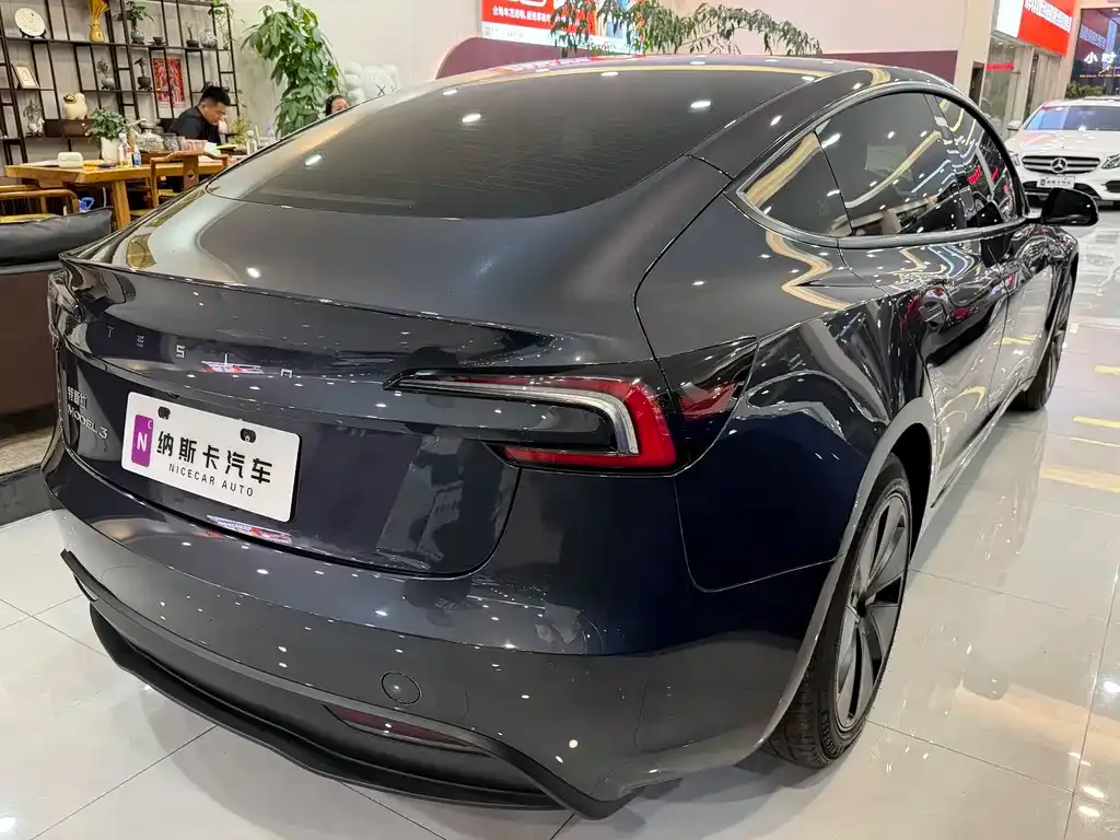 Tesla Model 3 — фото 7