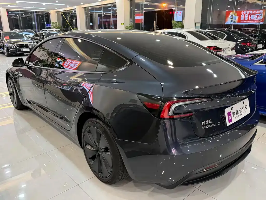 Tesla Model 3 — фото 9