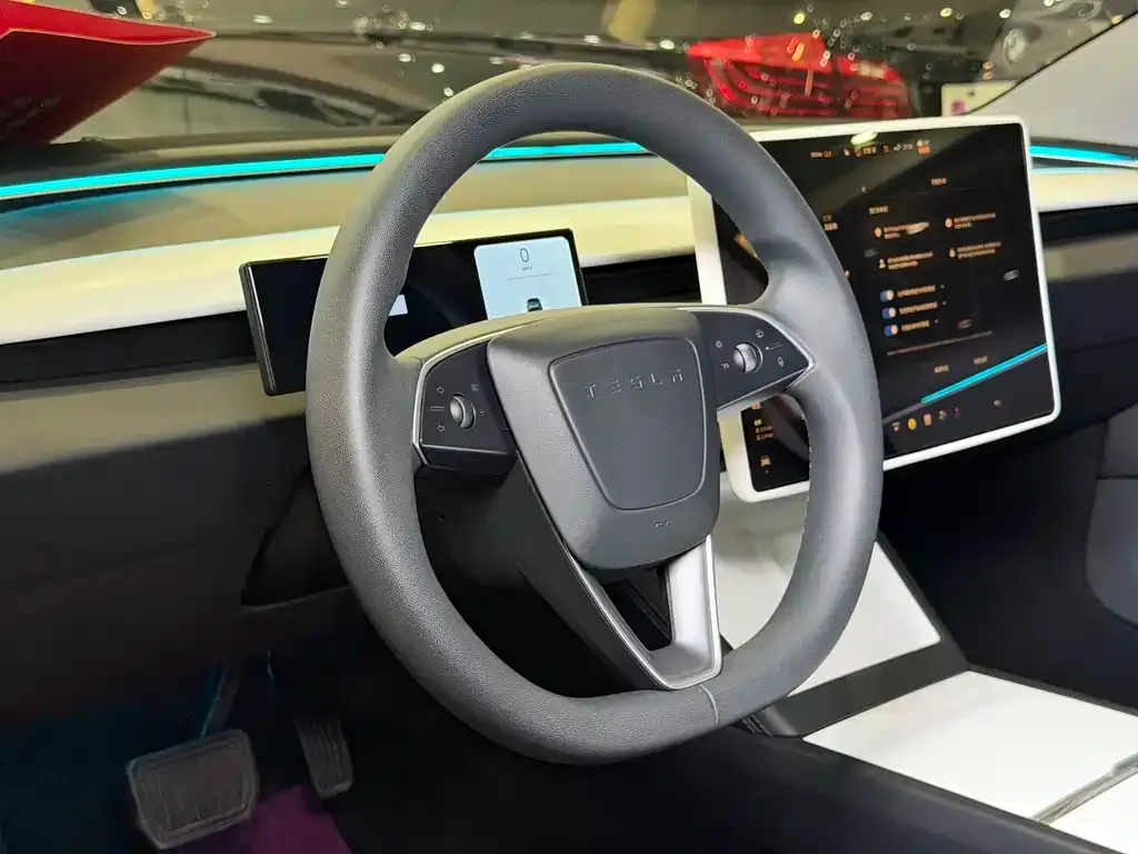 Tesla Model 3 — фото 4