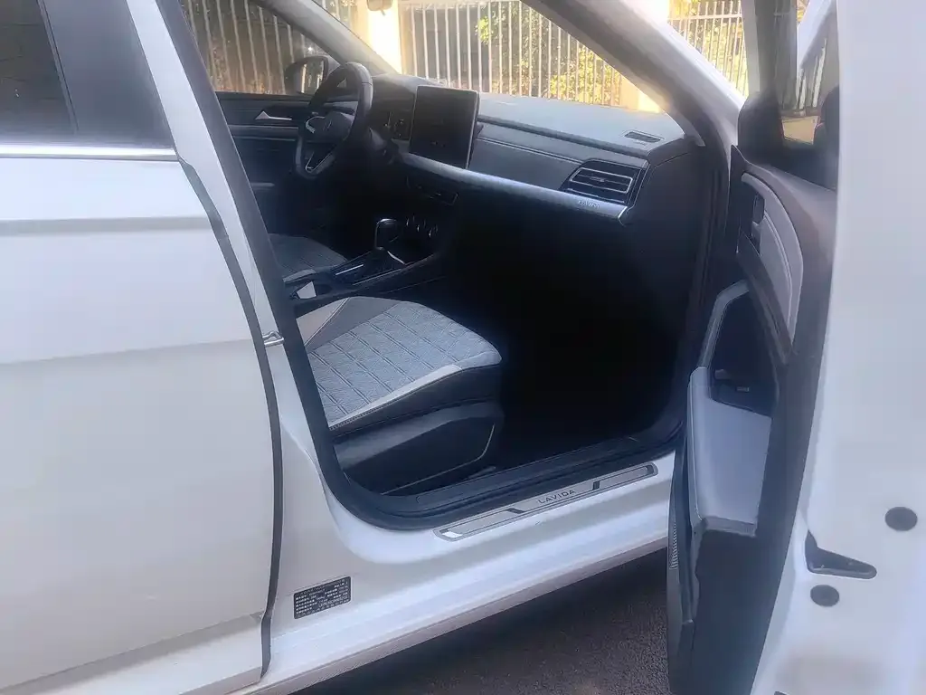 Volkswagen Lavida 2023 из CN, фото 2