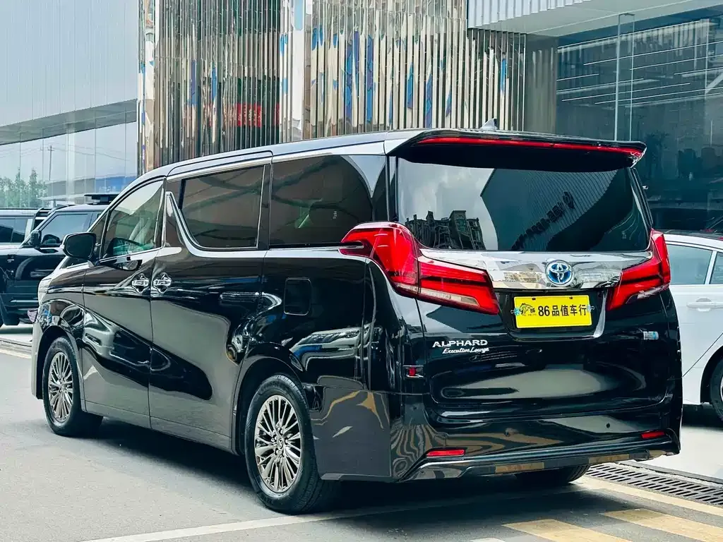 Toyota Alphard — фото 10