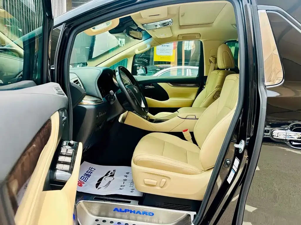 Toyota Alphard — фото 6