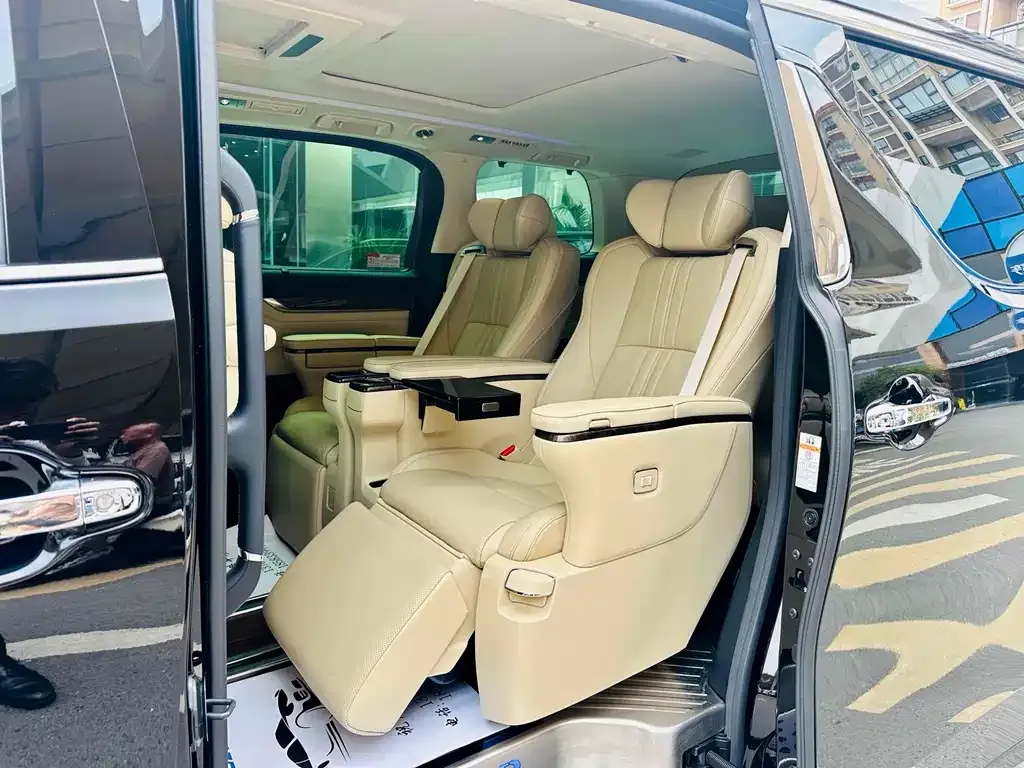 Toyota Alphard — фото 4