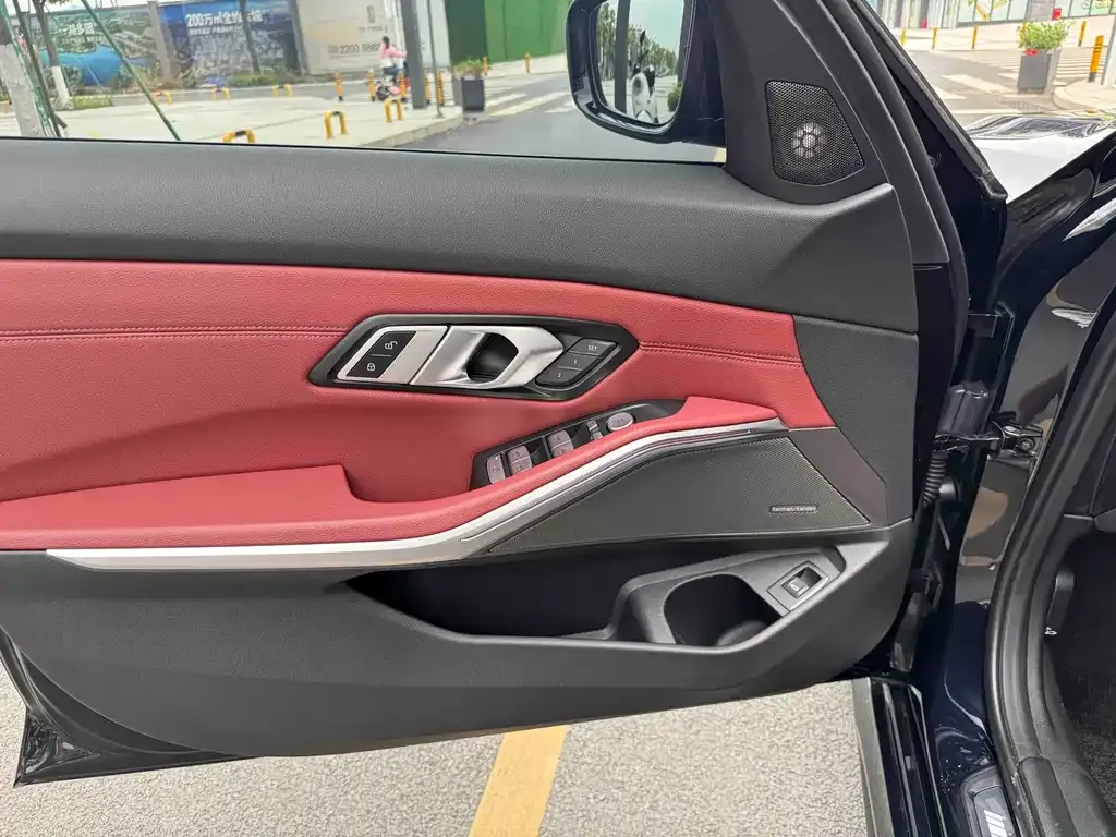 BMW 3 Series 2023 из CN, фото 3