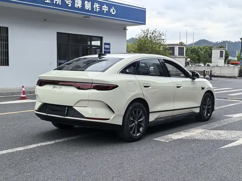 BYD Qin L — фото 6