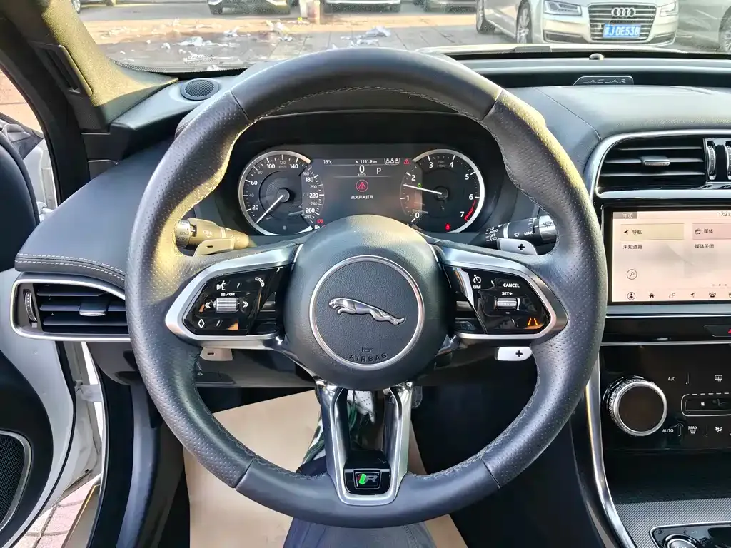 Jaguar XEL — фото 10