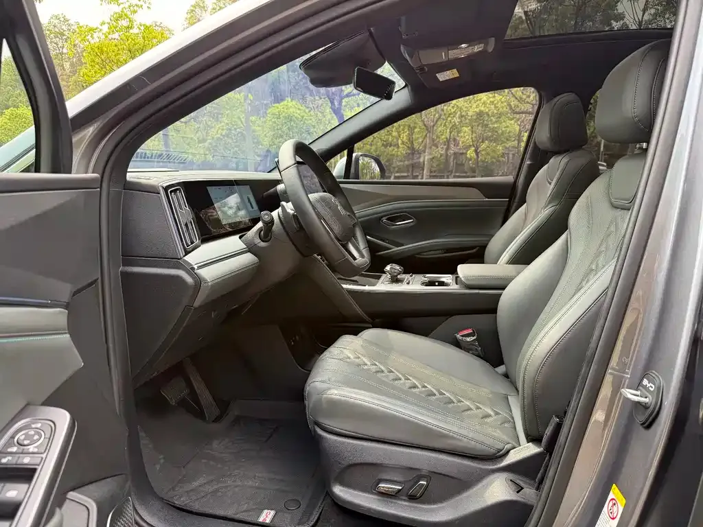 BYD L DM-i — фото 2
