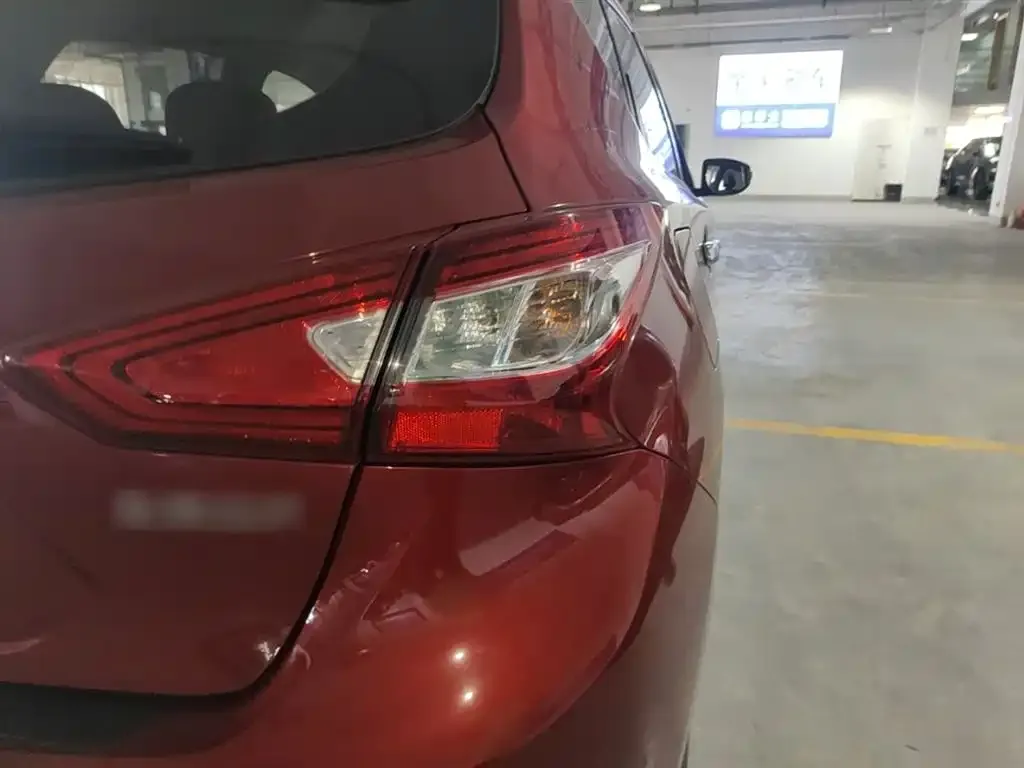 Nissan Tiida 2023 из CN, фото 2