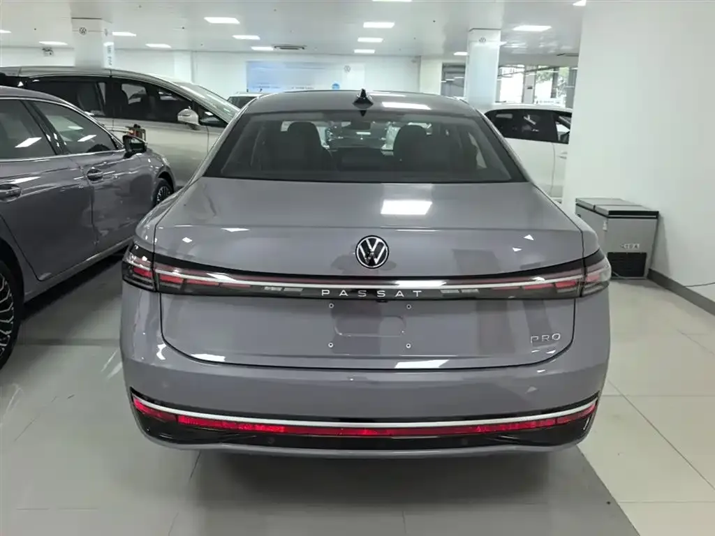 Volkswagen Passat — фото 10