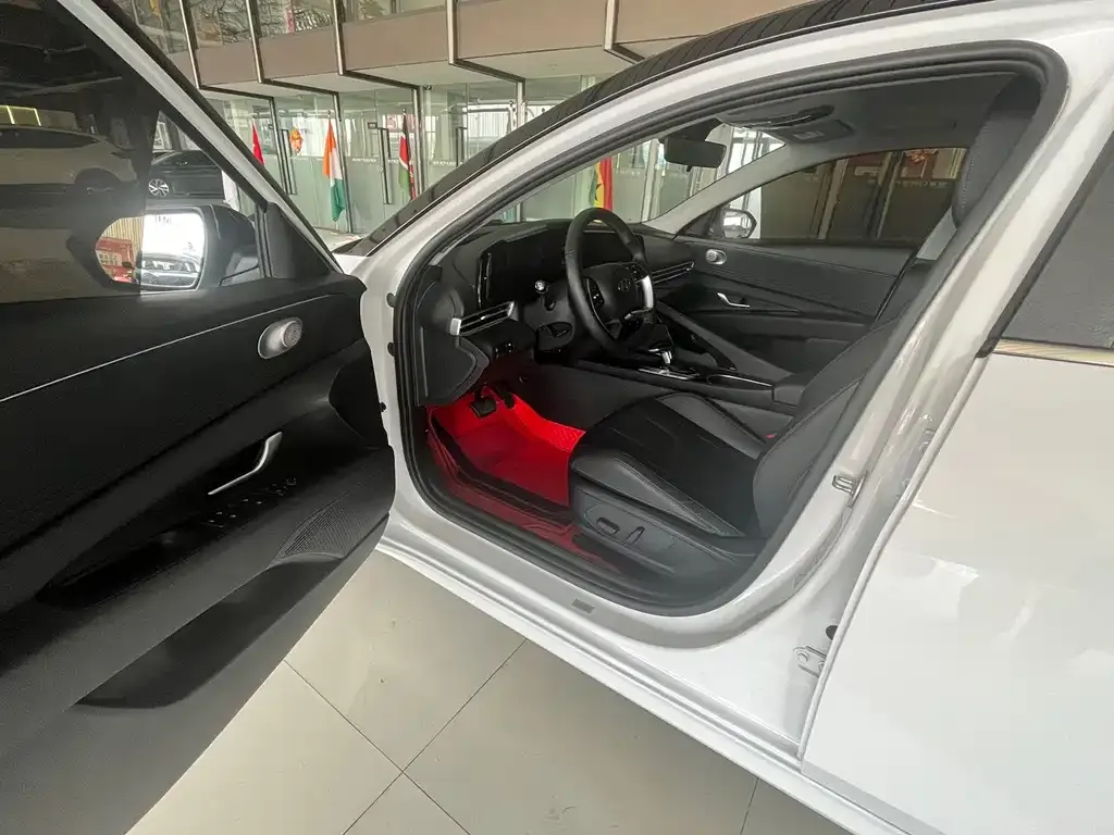 Hyundai Elantra 2022 из CN, фото 7