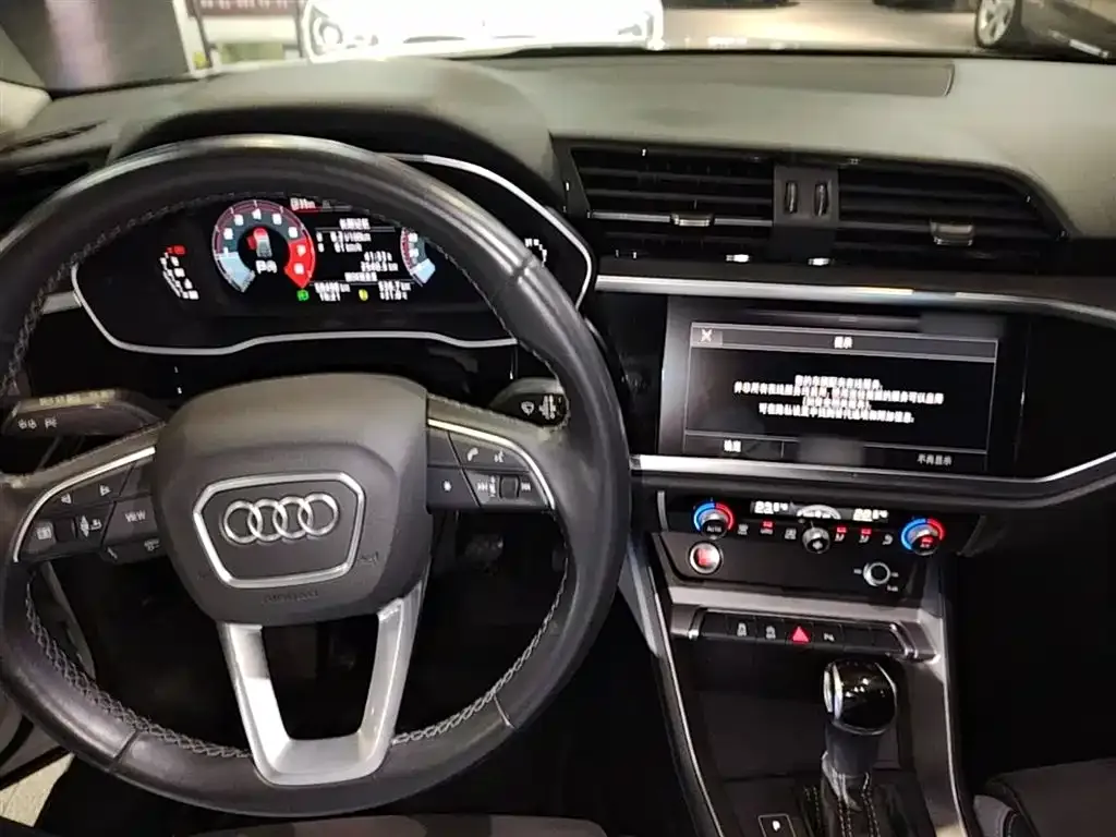 Audi Q3 — фото 10