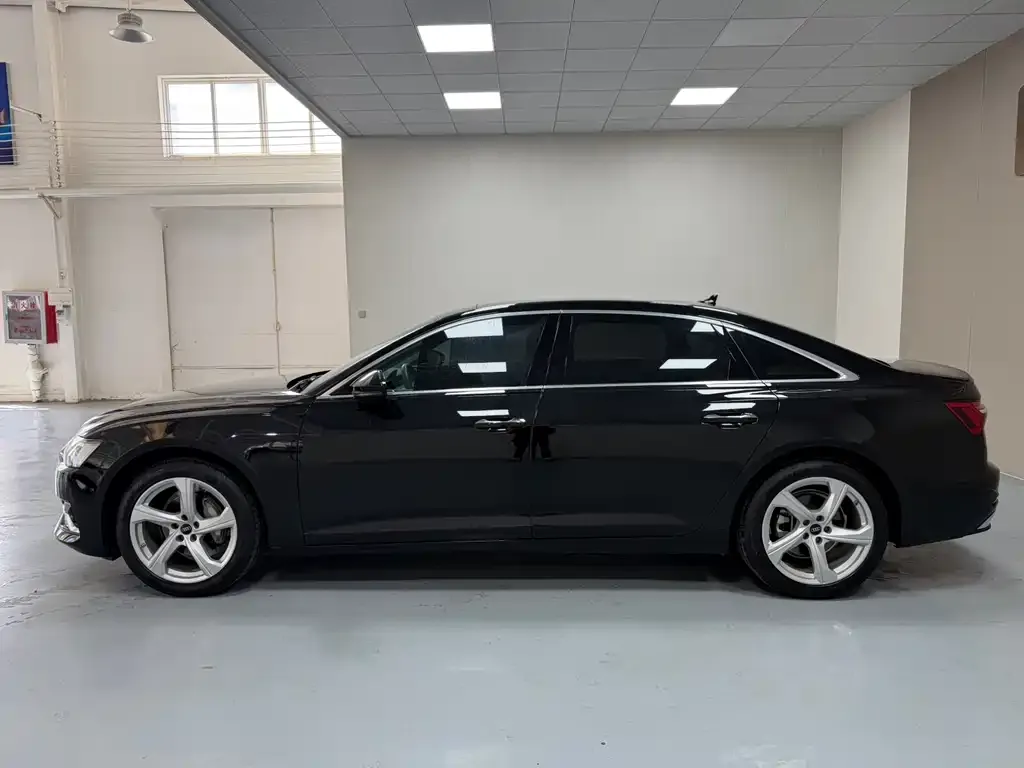 Audi A6L 2024 из CN, фото 2