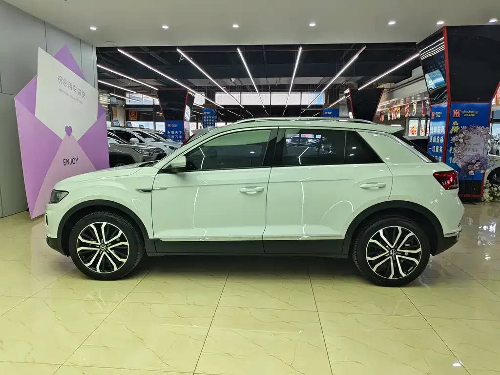 Volkswagen T-Roc — фото 9