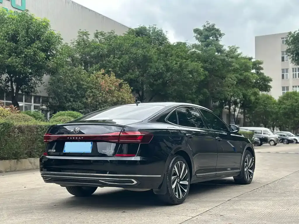 Volkswagen Passat 2023 из CN, фото 3