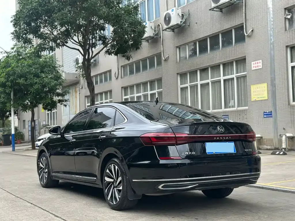 Volkswagen Passat 2023 из CN, фото 8