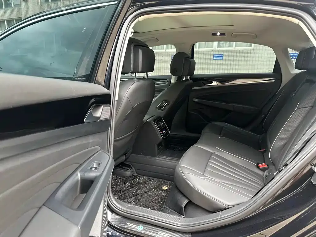 Volkswagen Passat 2023 из CN, фото 5