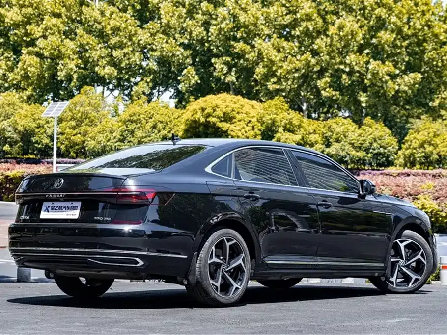 Volkswagen Passat — фото 10