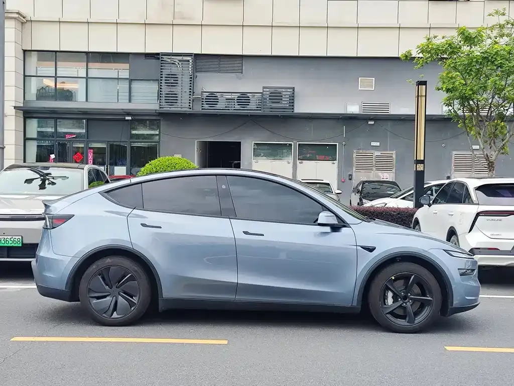 Tesla Model Y — фото 5