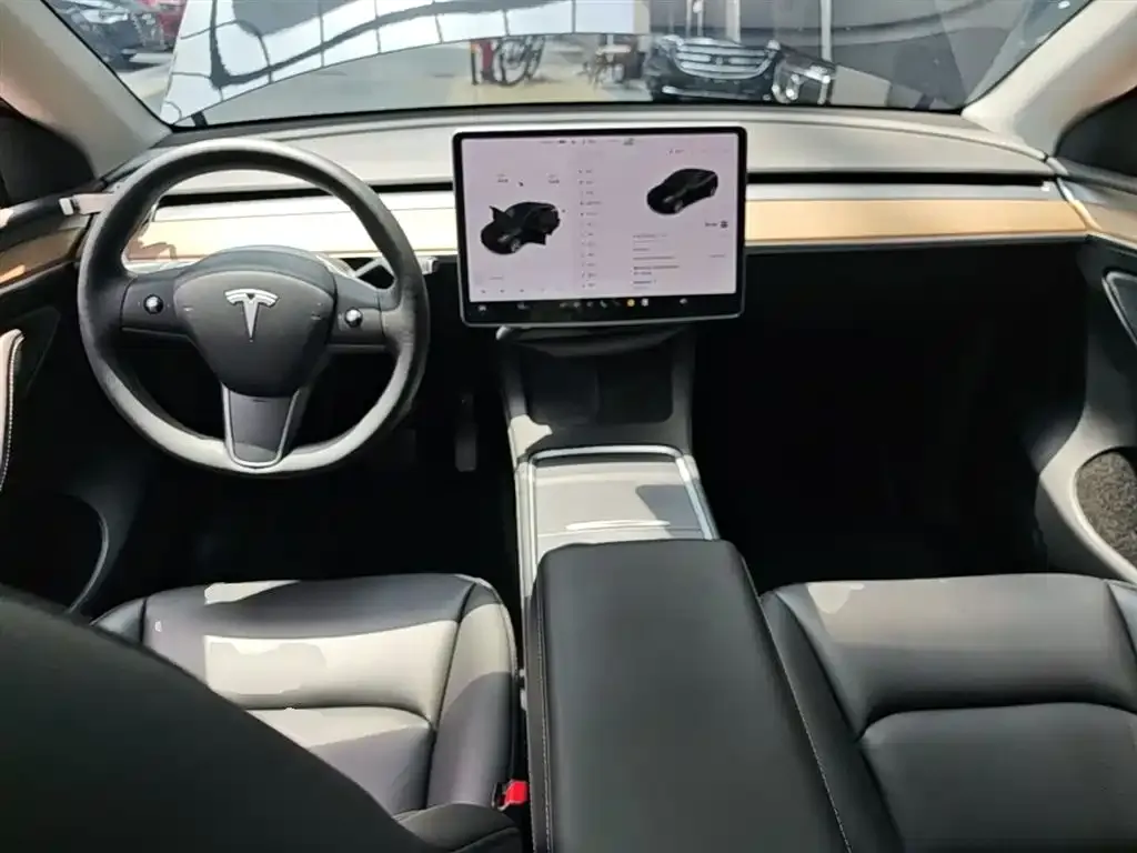Tesla Model Y — фото 3