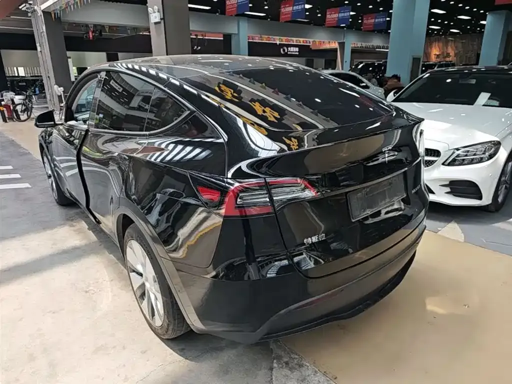 Tesla Model Y — фото 8