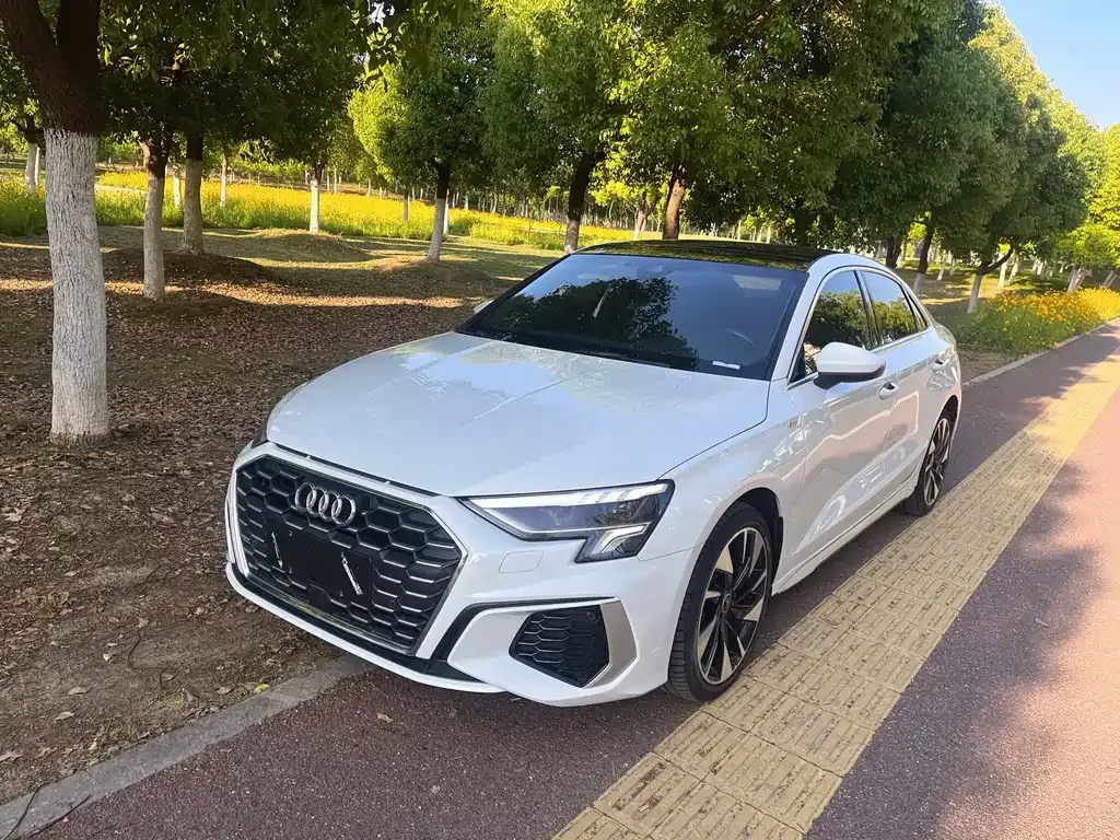 Audi A3 — фото 1